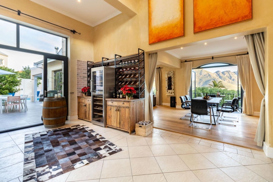 5 Bedroom Property for Sale in Kronenzicht Western Cape